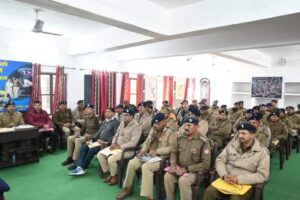 "SSP Almora reviewed the crimes in monthly crime seminar, gave instructions to clear the pending deliberations soon." 17 FB IMG 1670946280535