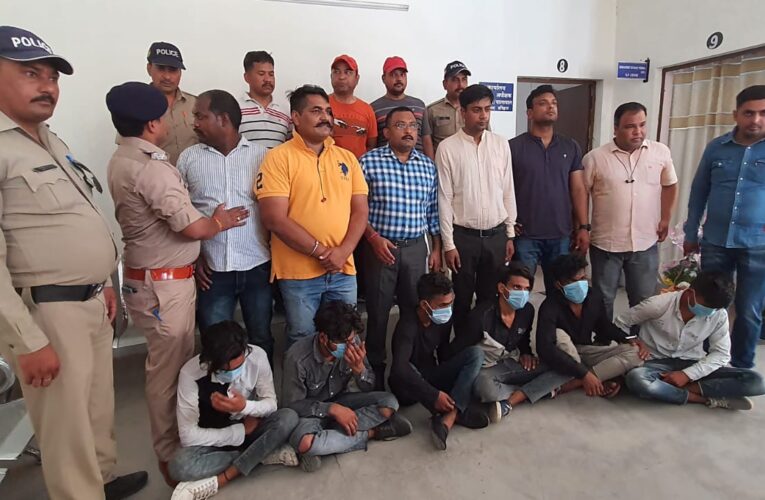 “The police caught the accused who committed robbery in Aman Jewelers shop Shivalik Nagar.”