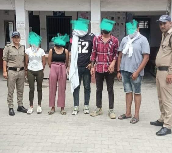 The latest case is of Jwalapur area, where two young girls along with three youths created a ruckus in the daze of alcohol “without caring for anyone”.