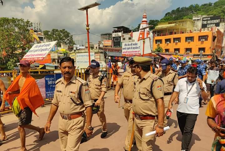 Haridwar police removed encroachment from Har-ki-Paidi area and made place accessible for “Baba’s Bhakt-Kavadis”.