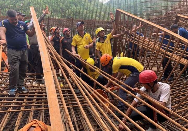 2 people died & 6 rescued know from where?