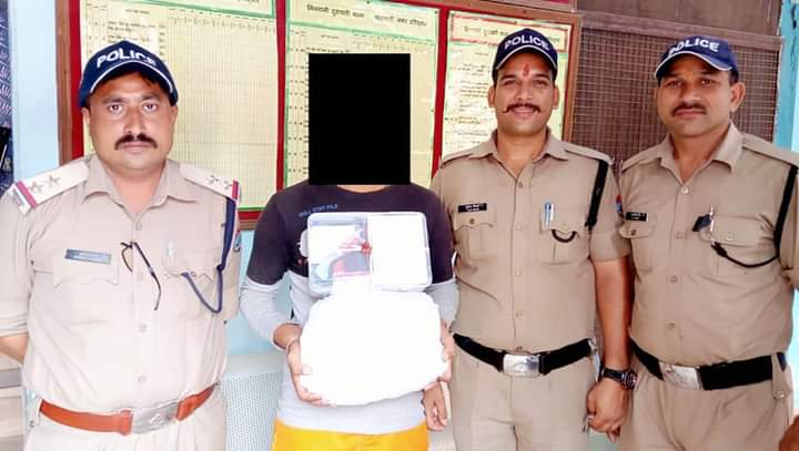 Fake police officer caught properly, know what is the matter?