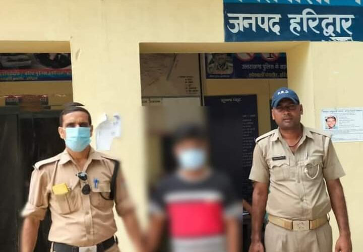 smack smuggler catched  with a smack of about ₹ 9 lakh.