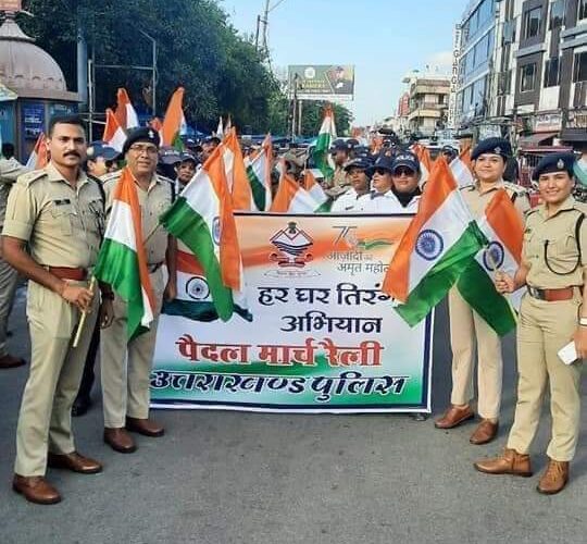 “AzadiKaAmritMahotsav”Haridwar Police under the leadership of SP Crime/Traffic Himanshu Verma took out a tricolor rally from Kotwali Nagar area to Jwalapur.