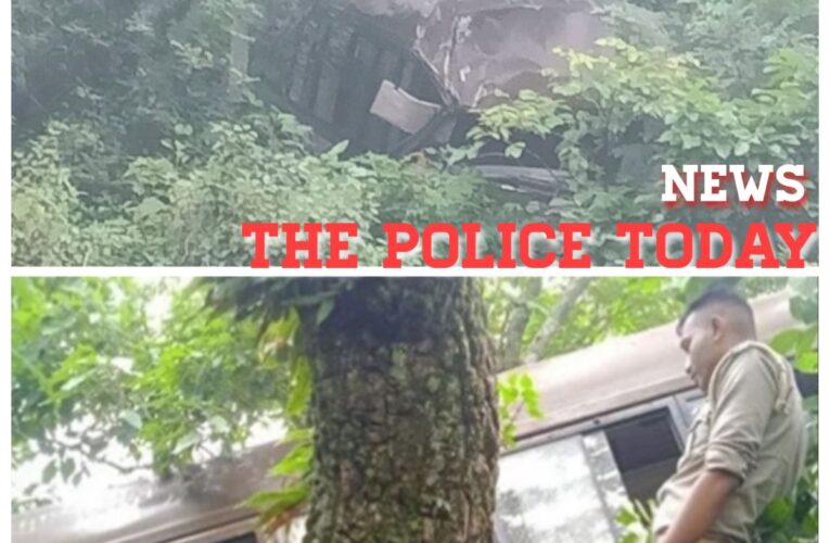 Champawat district, a bus carrying 12 ITBP personnel fell into a ditch. Rescue work continues.