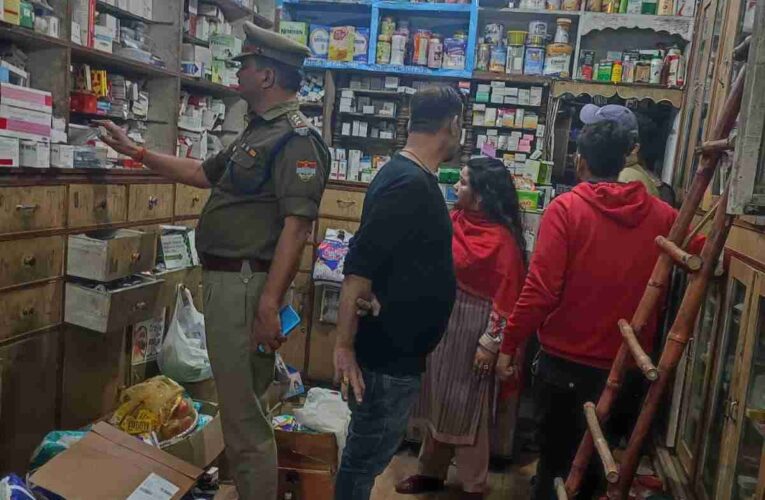 “Strict warnings givene to the all operators not to sell intoxicating capsules and injections, joint operation of haridwar police with drug department.”