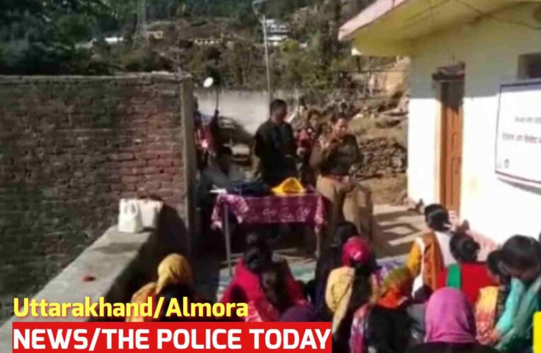 Women SI Meena Arya made the women of rural areas aware about “Gaura shakti” App.