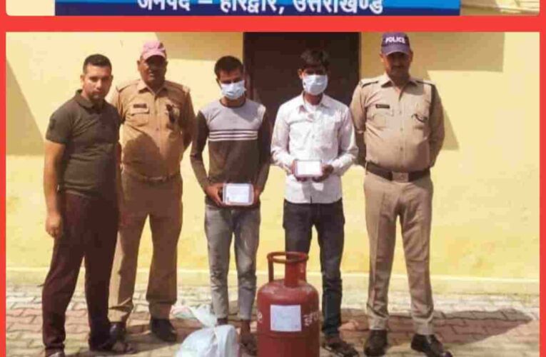 Thieves came with stolen goods, caught by police, stolen goods recovered from possession.