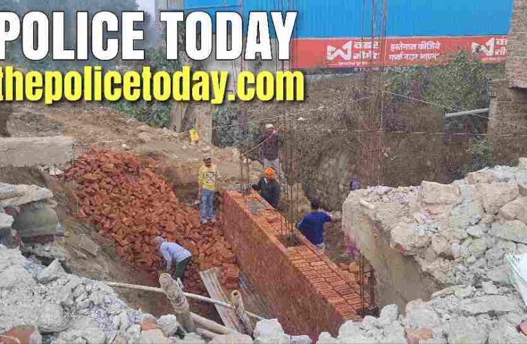 Illegal construction in Roshanabad Shivam Vihar Colony was immediately stopped by Sub Collector and Nayaab Tehsildar.
