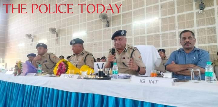 ADG L/O AP Anshuman, IG Krishna Kumar VK, IG Karan Singh Nagnyal and many gazetted officers, a briefing of Kanwar Yatra 2024 police force organized at Police Line Roshanabad.